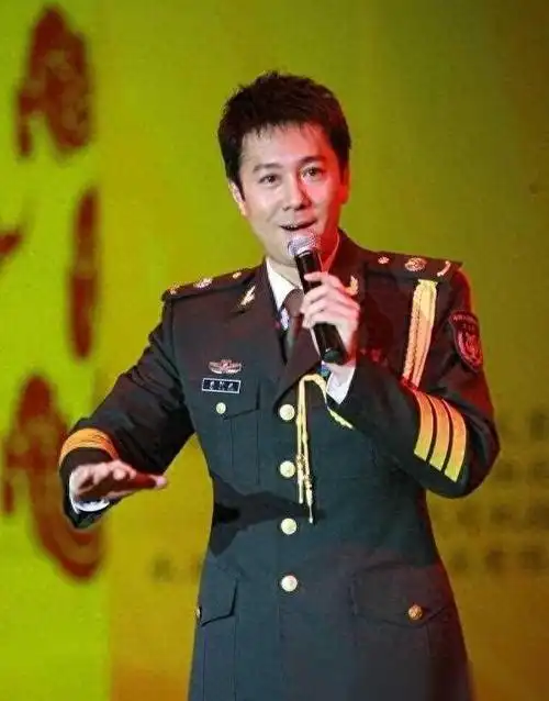 卖假酒,穿和服,一个比一个无语|军装|着装|娱乐圈|潘长江|蔡国庆_网易