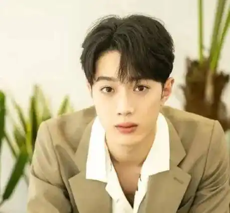 赖冠霖与神秘女性亲密约会曝光