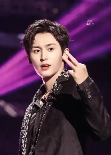 张哲瀚演唱会来袭,粉丝为何一半欢喜一半忧?