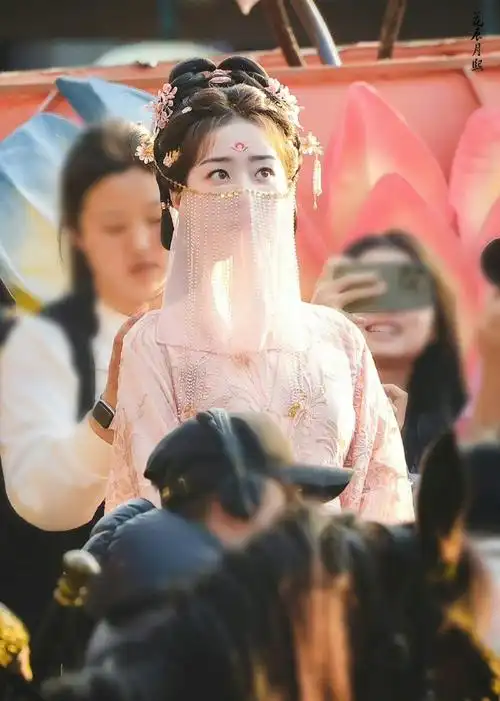 邓恩熙长乐曲面纱造型路透##邓恩熙长乐曲面纱造型