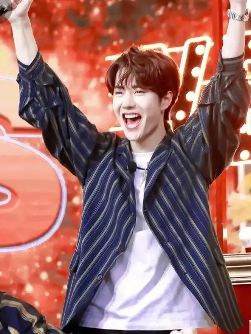 好喜欢看王一博笑呀