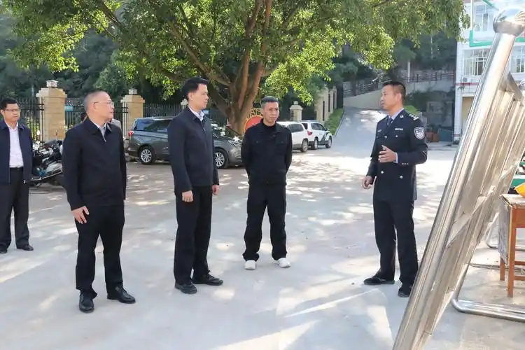 梧州副市长市公安局局长劳高进到藤县调研禁毒整治基层