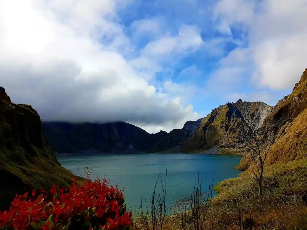 孟达天池,是青海省海东市循化县孟达国家级自然保护区内的一个天然