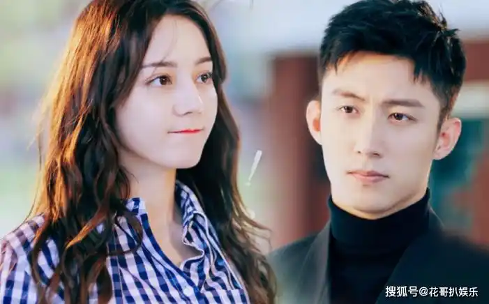 黄景瑜庆祝出道八年,照片手势引热议,被质疑为了与迪丽热巴避嫌_真情