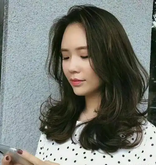 今年中长发流行什么发型?