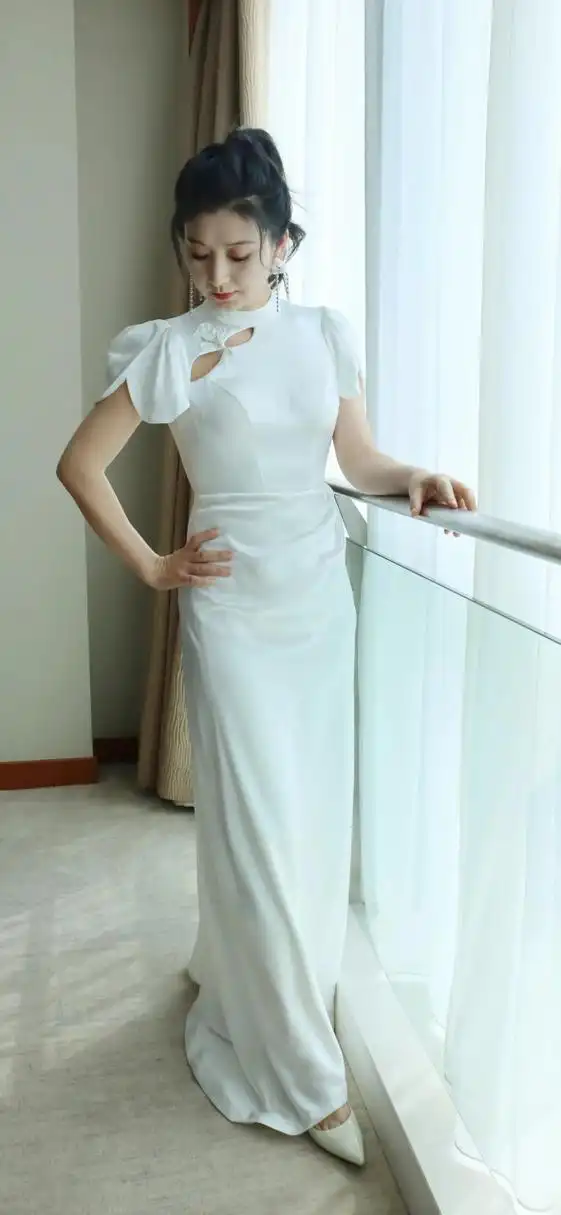 斓曦,白色穿搭优雅写真壁纸组图