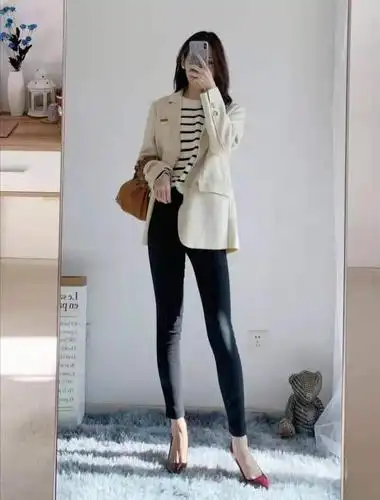 高跟鞋配什么裤子和衣服好看