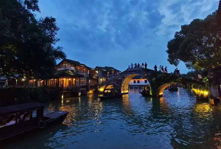 水乡乌镇夜色美