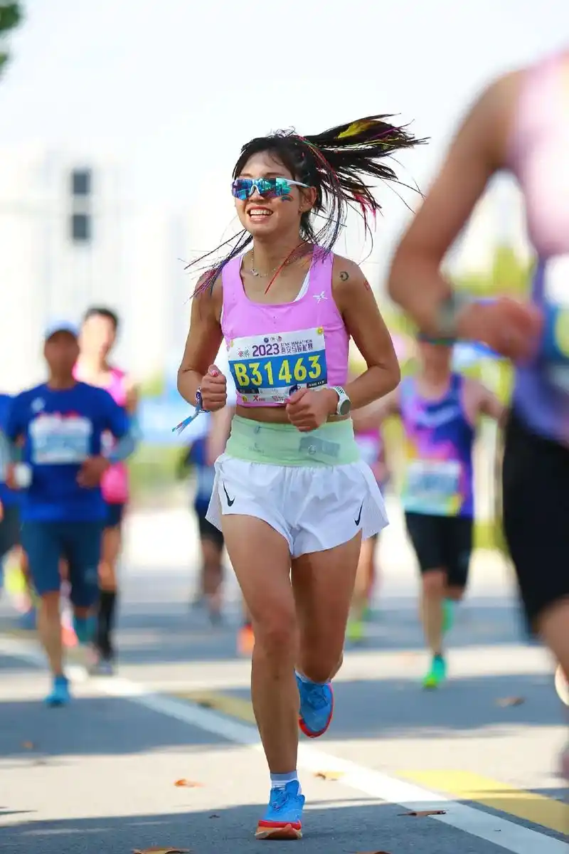 西安马拉松精选图(一)#西安马拉松 #摄影  西马精彩瞬间  - 抖音