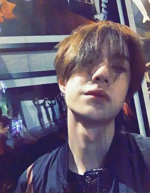 王一博早期自拍