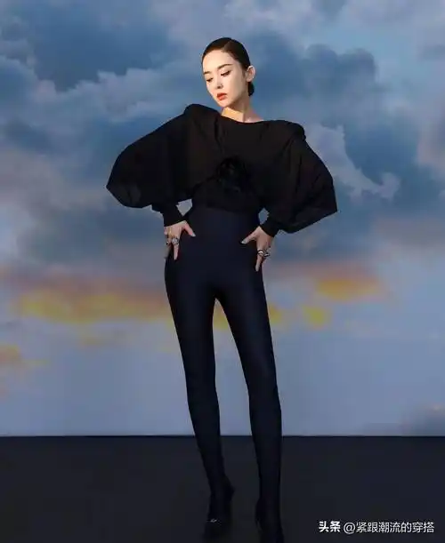 古力娜扎时尚造型新鲜出炉,红色露背长裙性感妖娆,魅力十足_设计_身材