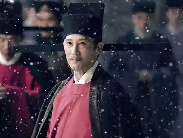 罗晋撑不起的台面,王劲松来补救,老戏骨就是用来当支柱的