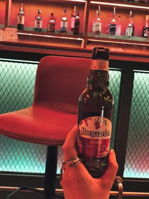 三的福佳玫瑰冰啤酒,是我所有尝试的里面最喜欢的,适合女生又不会甜腻