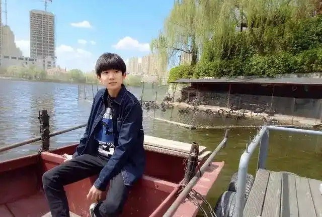 王源生活照真实