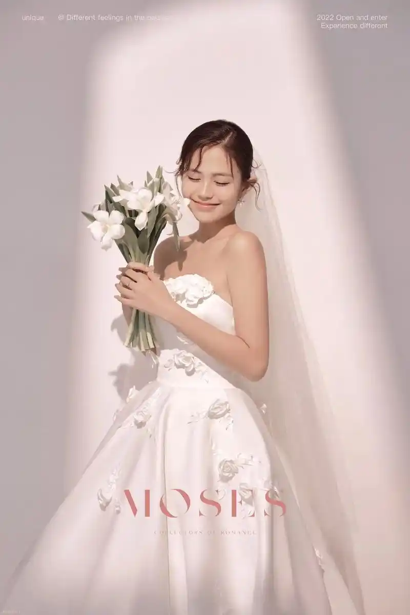 摩西摄影|大婚肖像.画风定位:端庄,高贵,典雅,唯美,优雅, - 抖音