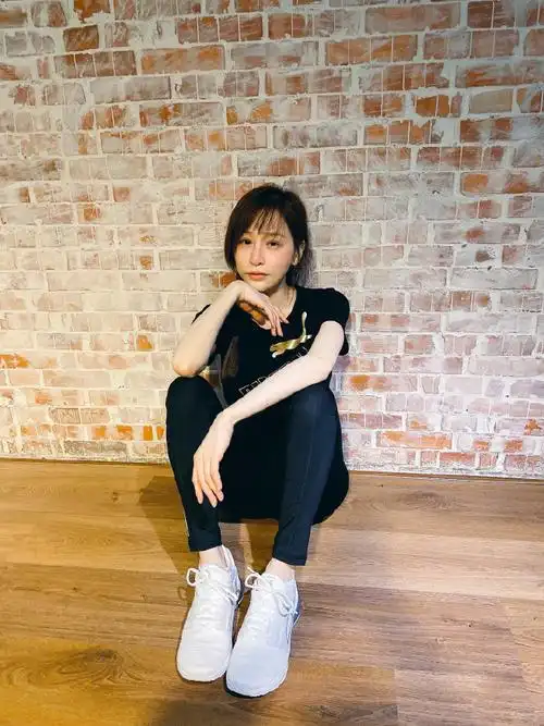 38岁王心凌晒素颜健身照,每个角度状态都不同,侧颜气质十足正面显浮肿