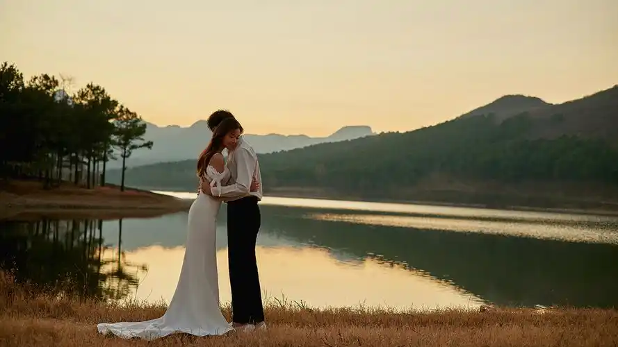 样片摄影师-楚楚的婚纱摄影作品《外景白纱》