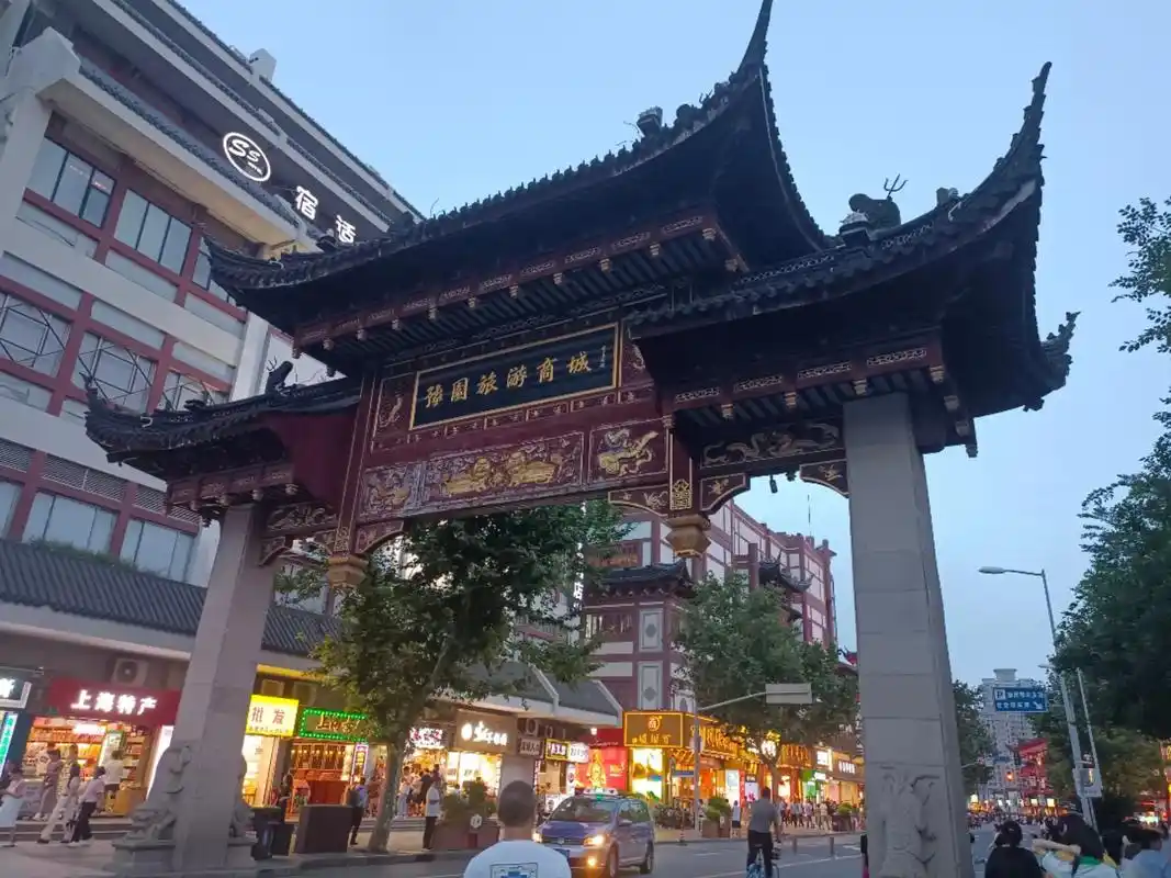 豫园旅游商城.#上海豫园旅游商城#上海豫园#上海城隍庙    - 抖音