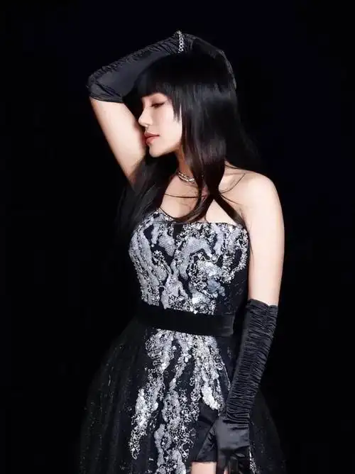 超女冠军江映蓉因整容失败像怪物被吐槽只剩眼珠是自己的