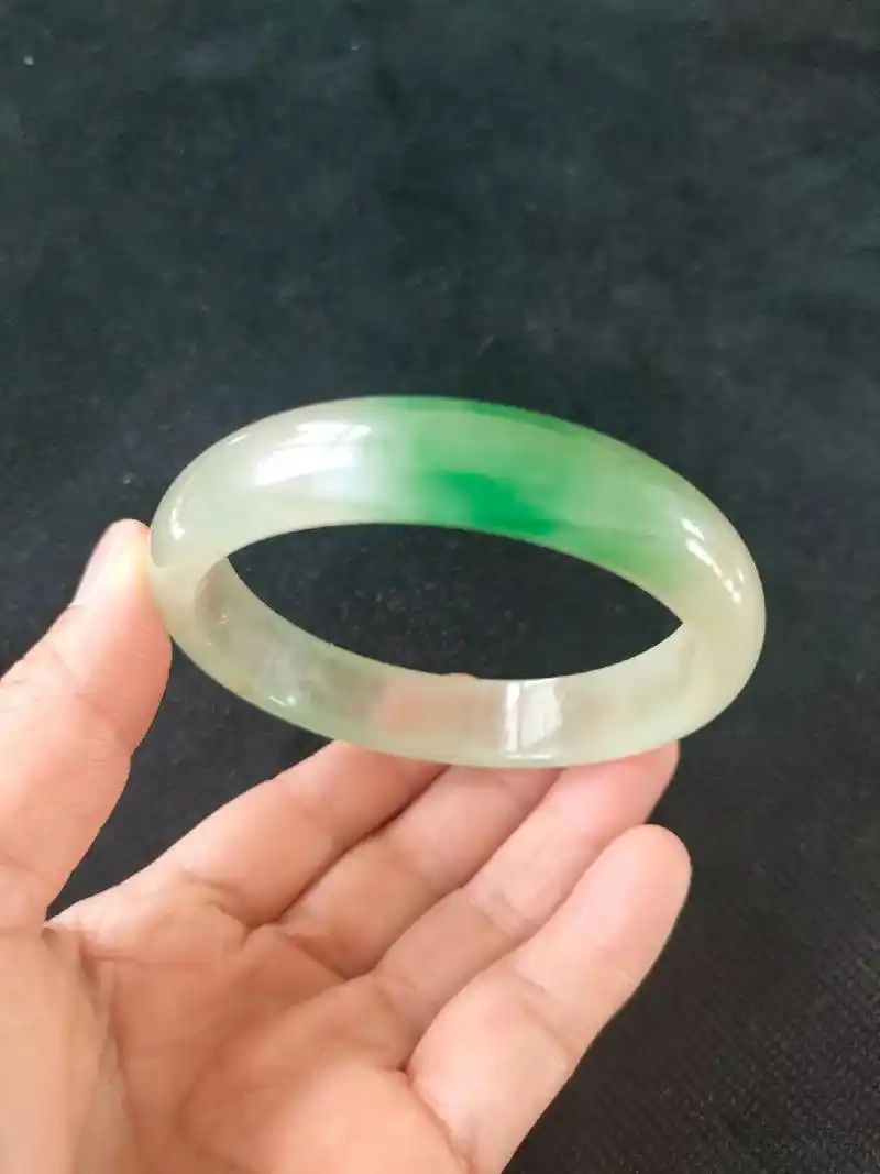 冰底飘绿翡翠手镯一支,开门老件,天然翡翠,全品精美,内径5. - 抖音