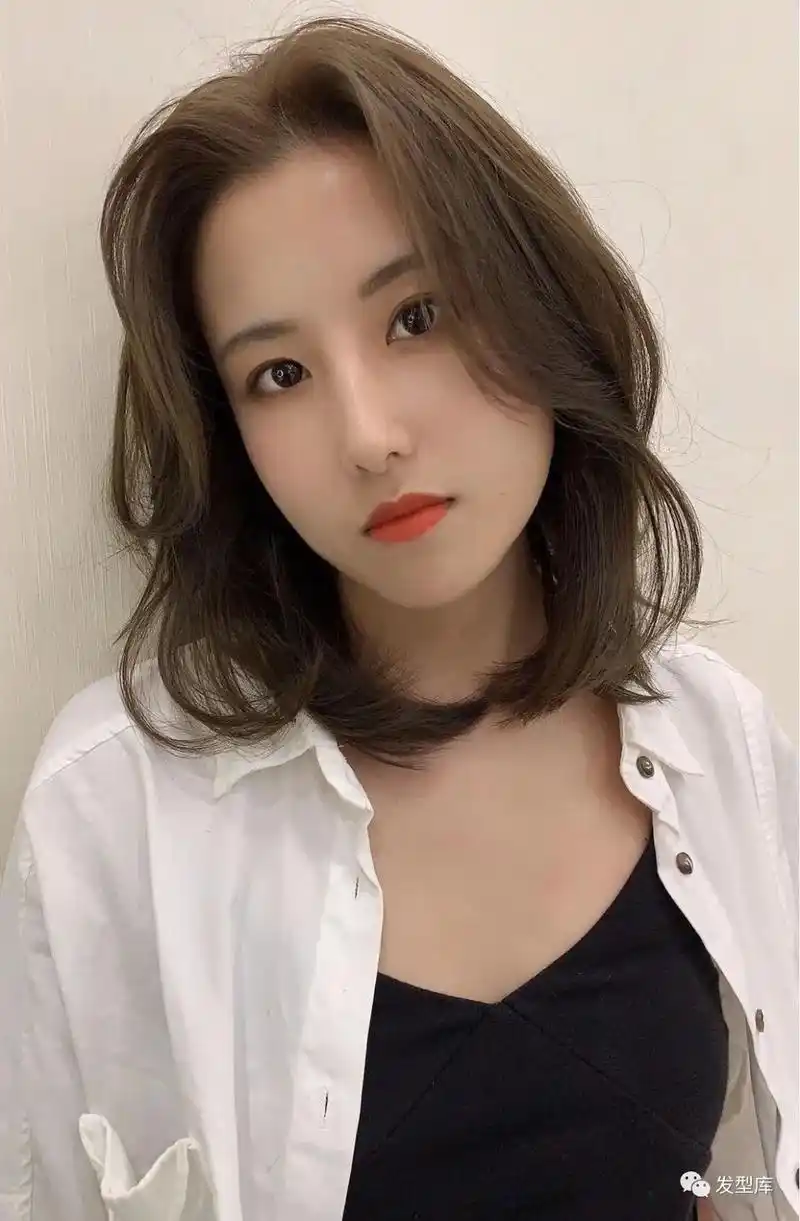 2021年流行免打理减龄齐肩发发型