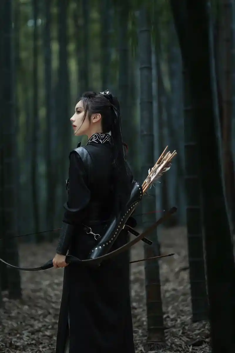 仗剑走江湖 桃花寻剑客,不语笑春风#古风 #又酷又飒 #清 - 抖音