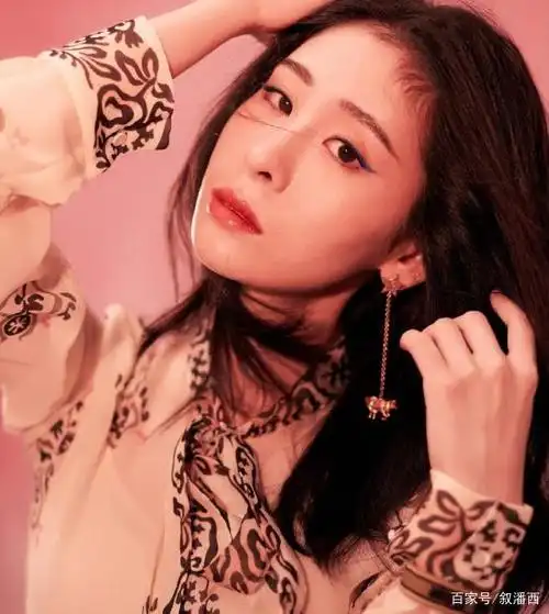 张碧晨,1989年9月10日出生于天津市,华语流行乐女歌手,毕业于天津外国