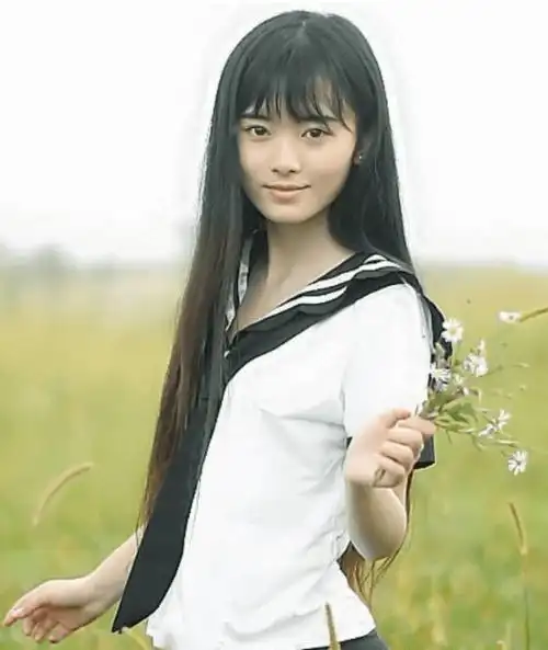 鞠婧祎上学时"素颜照"被传,看清当时颜值,粉丝:脱粉一分钟_照片_穿着