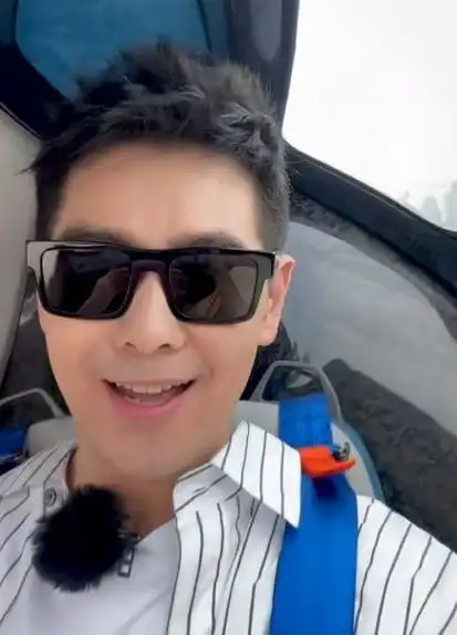 林志颖现身活动,穿搭年轻帅气|发型|英俊|t恤|时尚元素_网易订阅