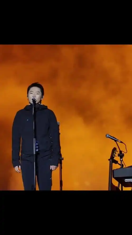 每当黄昏阳光把所有都渲染 音乐现场 梁博