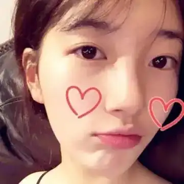 小女孩撅嘴卖萌头像