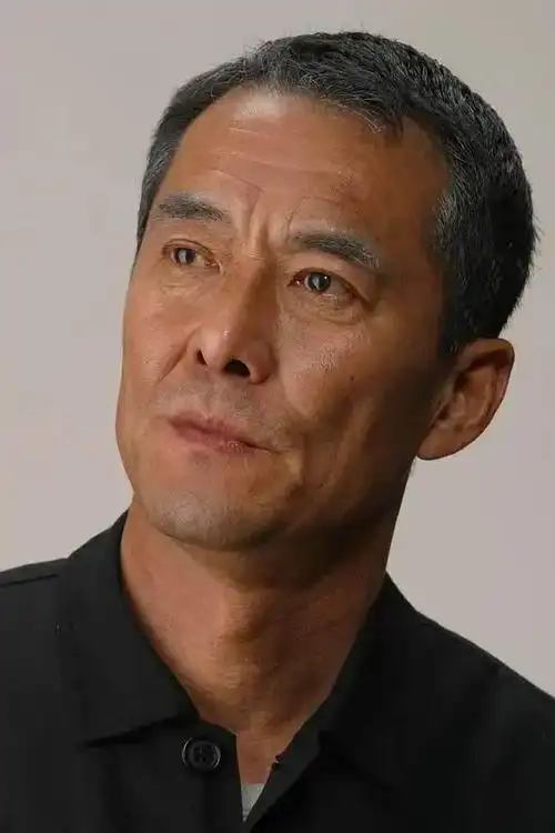 他当过舞蹈演员,演过话剧,做过小品演员,直到1986年海政电视艺术中心