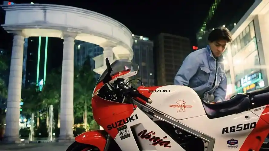 精彩影视#看看刘德华,是怎么骑摩托车的