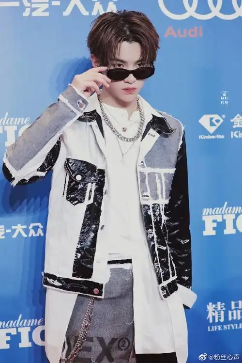 黄明昊湿发##费加罗风尚盛典