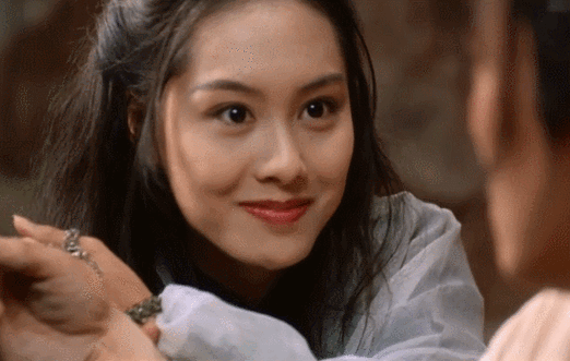 但说起《大话西游》,最值得一提的还是朱茵. 朱茵眨眼,一眼万年.