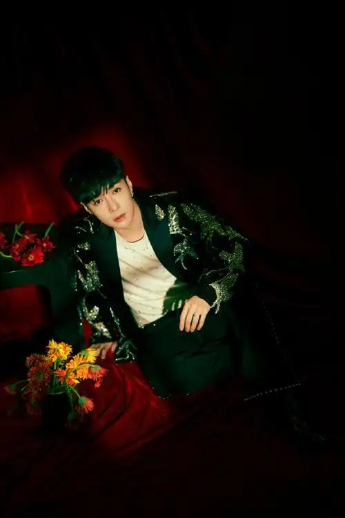 240203|工作室更新张艺兴图片9p花好月圆,福兴高照,喜迎小年.