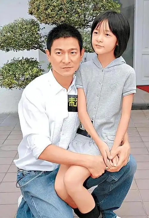 刘德华女儿太漂亮了,恐怕是娱乐圈颜值最高的星二代了吧!