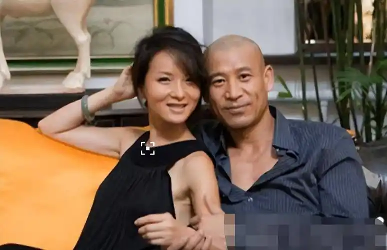 谢兰:嫁演员师小红,丁克11年愁坏婆婆,39岁意外怀孕全家乐开怀_父母