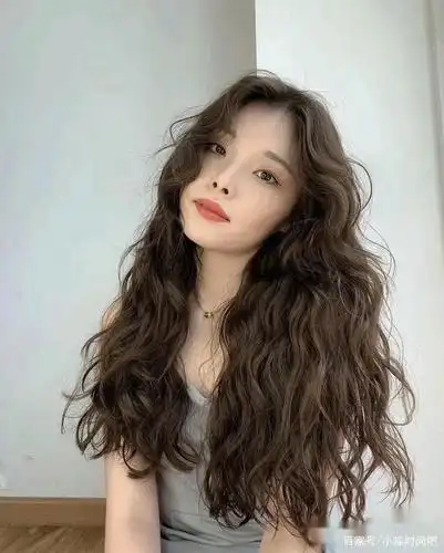 圆脸,方脸女生最适合的5款卷发造型推荐,不仅减龄还瘦脸!