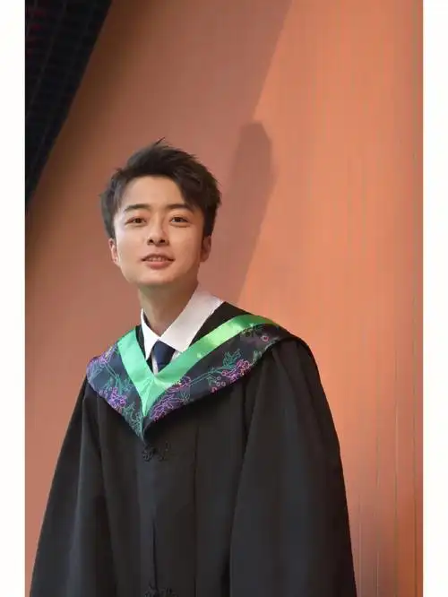 学士服毕业照03