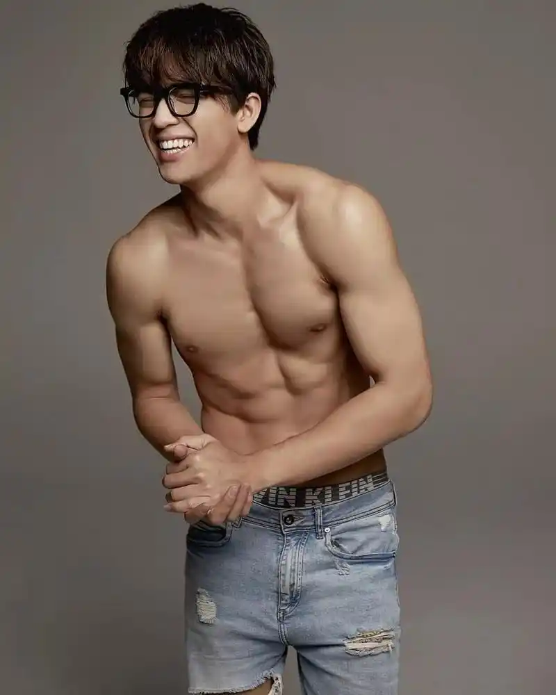 泰国版曾舜晞,189腹肌小狼狗太吸睛,高颜值好身材,爱了