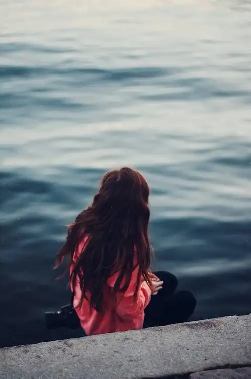 伤感寂寞的女生背影组图