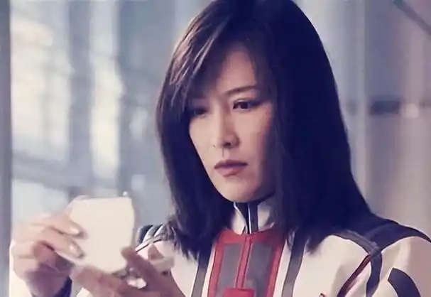 在《迪迦奥特曼》中,高树零饰演的居间惠队长领导着胜利队,不仅保卫