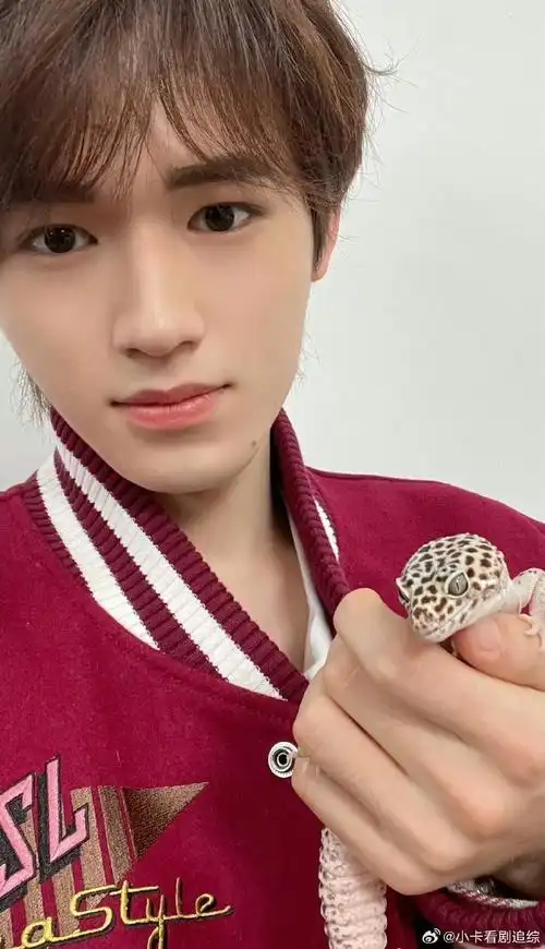 贺峻霖镜头下的宋亚轩##贺峻霖给宋亚轩拍的照片