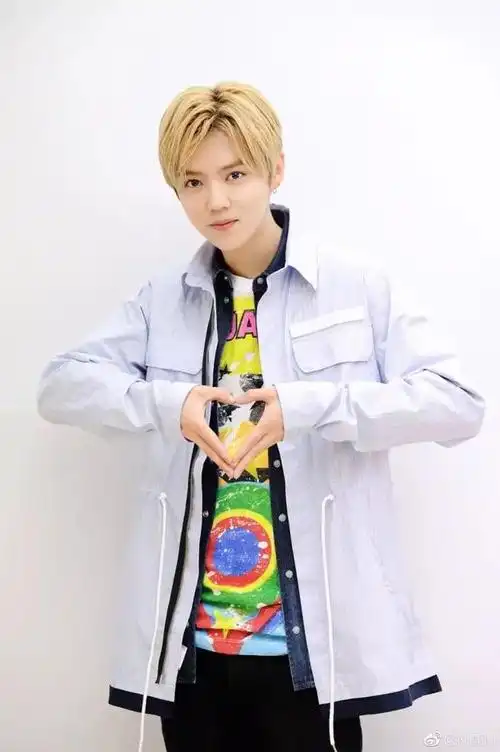 甜蜜暴击鹿晗齐刘海叫什么(甜蜜暴击官博晒杀青照)(22)