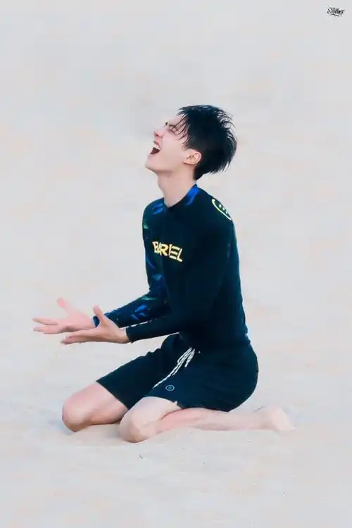 王一博·夏日冲浪店