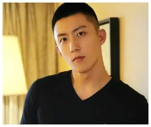 都说寸头才最man看看欧豪张一山男友力十足他却撞脸吴彦祖