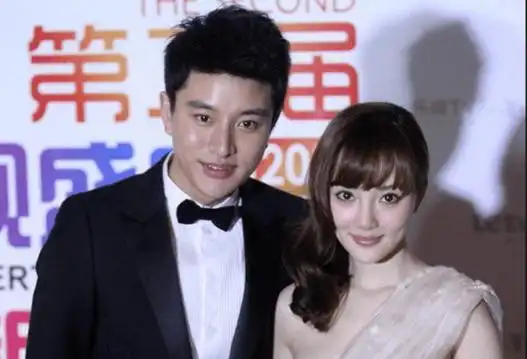 41岁李小璐对镜自拍,前凸后翘身材好,评论区被pgone刷屏_贾乃亮_pgone