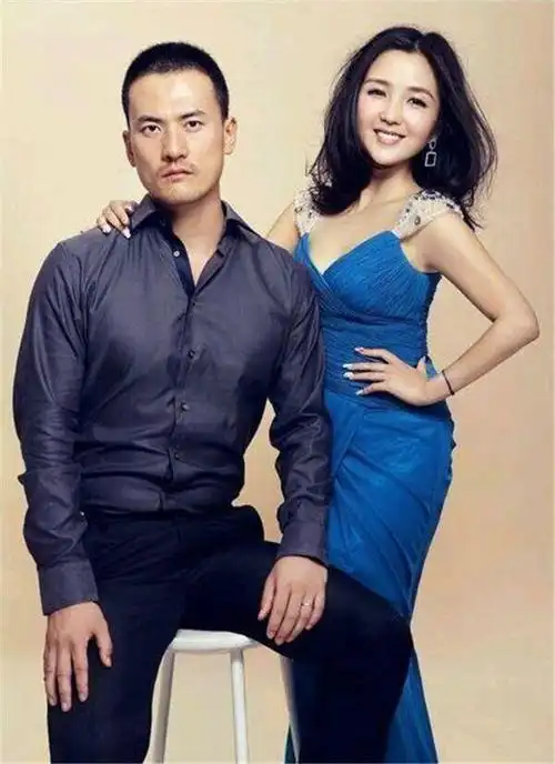 11年后再看何洁释小龙她疑怀4胎又传婚变他资产上亿娇妻在怀