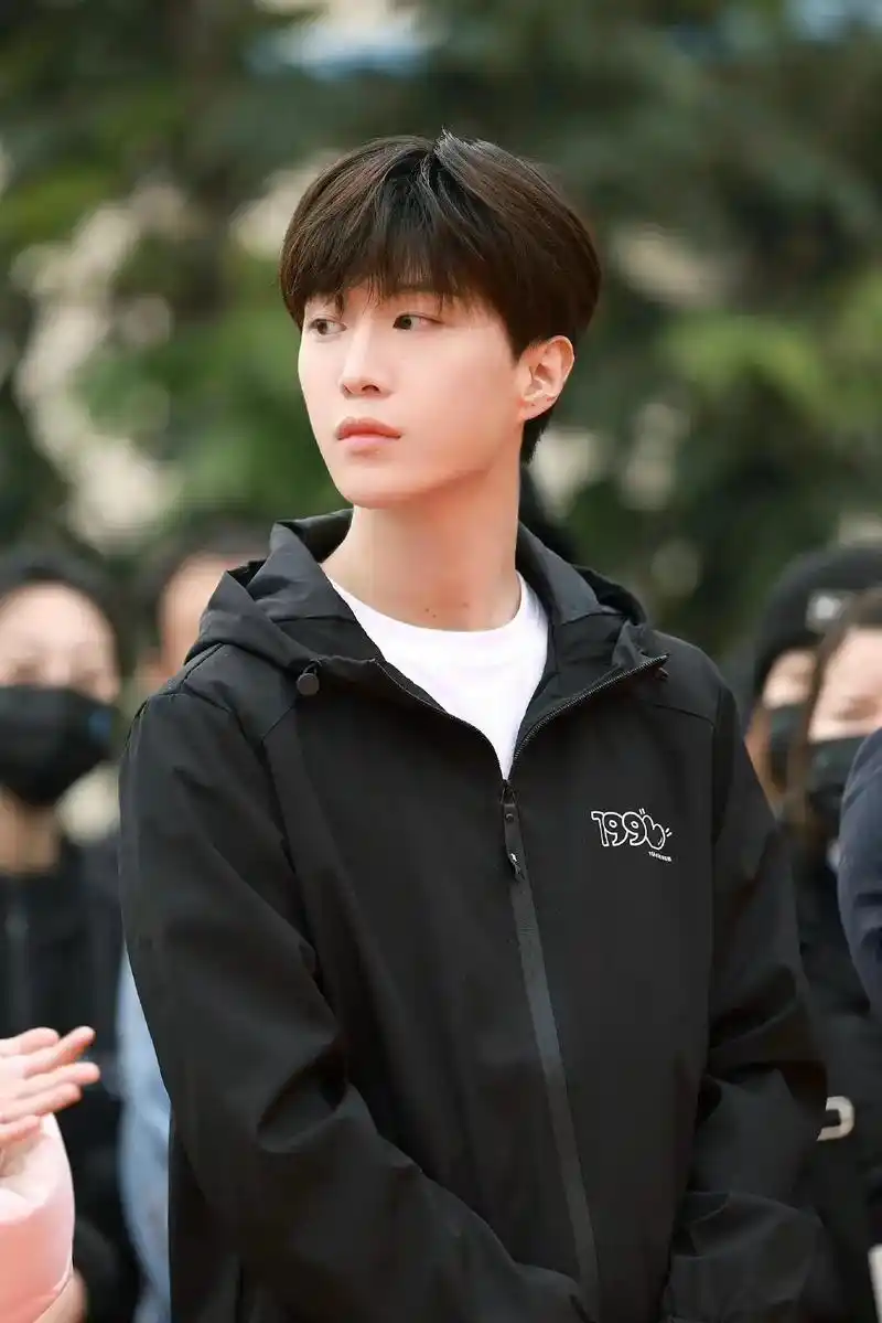 范丞丞 发个照片 - 抖音